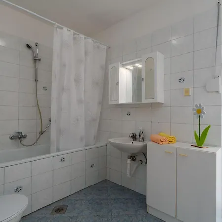 Haus Viktoria In Mit Garten In Strandnaehe