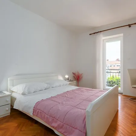 Haus Viktoria In Mit Garten In Strandnaehe * Porec