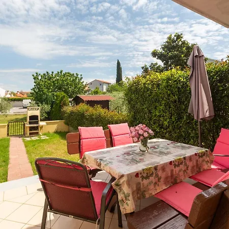 Holiday home Haus Viktoria In Mit Garten In Strandnaehe Porec
