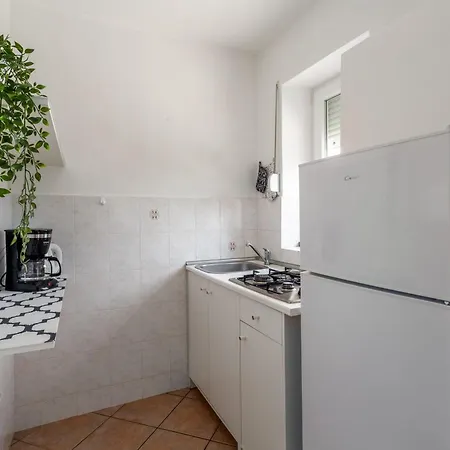 Haus Viktoria In Mit Garten In Strandnaehe * Porec