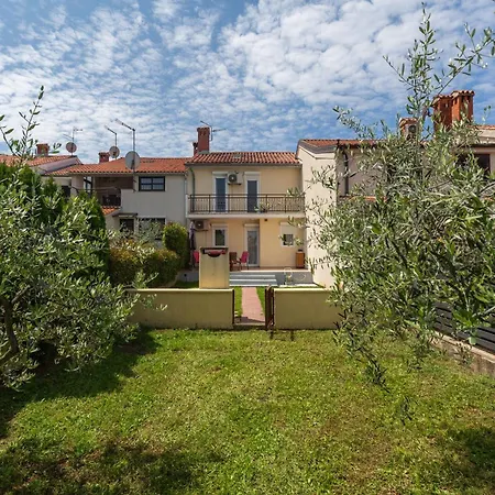 Haus Viktoria In Mit Garten In Strandnaehe Holiday home