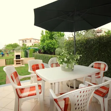 Haus Viktoria In Mit Garten In Strandnaehe * Porec
